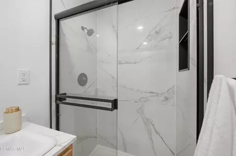 Bath - 1634 Arcane St, Simi Valley, CA 93065 photo 3 of 3