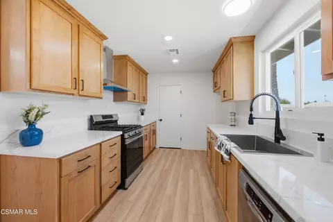Kitchen - 1634 Arcane St, Simi Valley, CA 93065 photo 2 of 4