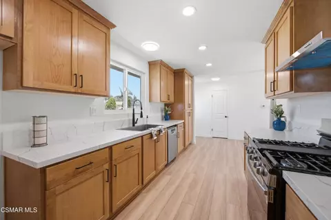 Kitchen - 1634 Arcane St, Simi Valley, CA 93065 photo 4 of 4