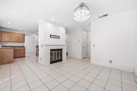 Living - 2259 Oakdale Cir, Simi Valley, CA 93063 photo 5 of 5