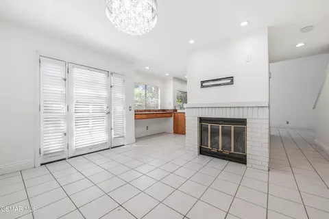 Living - 2259 Oakdale Cir, Simi Valley, CA 93063 photo 3 of 5