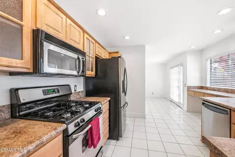 Kitchen - 2259 Oakdale Cir, Simi Valley, CA 93063 photo 3 of 6