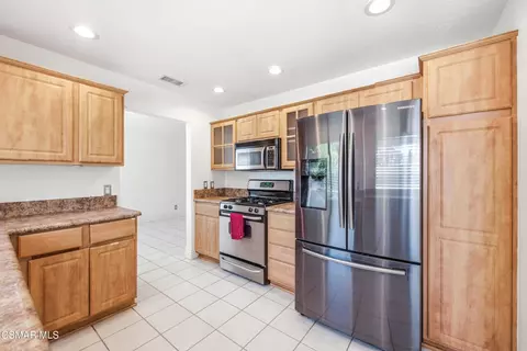 Kitchen - 2259 Oakdale Cir, Simi Valley, CA 93063 photo 2 of 6