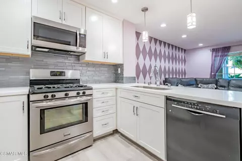Kitchen - 1043 Waltham Rd #E, Simi Valley, CA 93065 photo 4 of 5