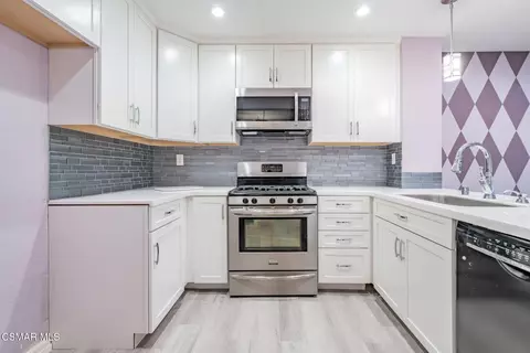 Kitchen - 1043 Waltham Rd #E, Simi Valley, CA 93065 photo 3 of 5