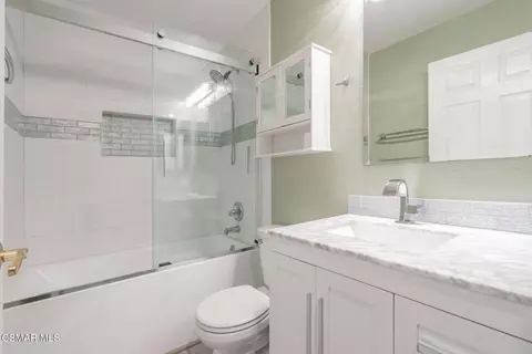 Bath - 1043 Waltham Rd #E, Simi Valley, CA 93065 photo 2 of 4
