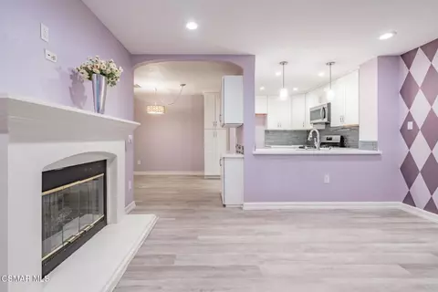 Living - 1043 Waltham Rd #E, Simi Valley, CA 93065 photo 2 of 4
