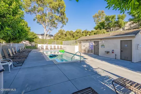 Exterior - 1043 Waltham Rd #E, Simi Valley, CA 93065 photo 4 of 12