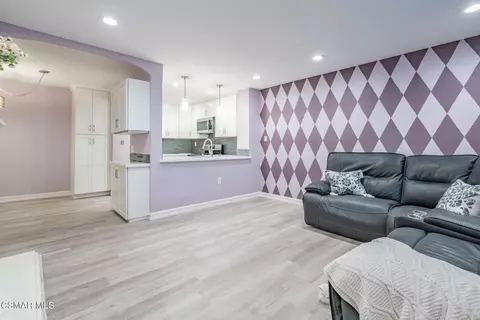 Living - 1043 Waltham Rd #E, Simi Valley, CA 93065 photo 3 of 4