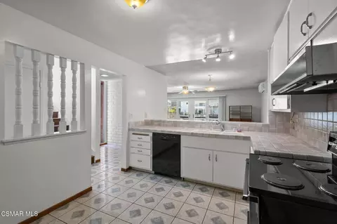 Kitchen - 1654 Edgewater Ln, Camarillo, CA 93010 photo 4 of 4