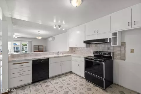 Kitchen - 1654 Edgewater Ln, Camarillo, CA 93010 photo 3 of 4