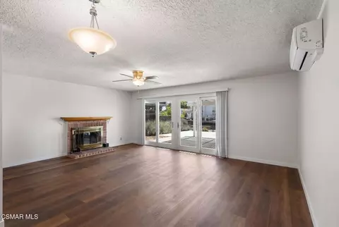 Living - 1654 Edgewater Ln, Camarillo, CA 93010 photo 2 of 4