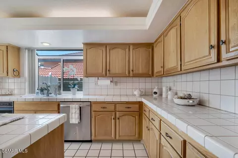 Kitchen - 5339 Seneca Pl, Simi Valley, CA 93063 photo 2 of 5