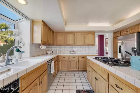 Kitchen - 5339 Seneca Pl, Simi Valley, CA 93063 photo 4 of 5