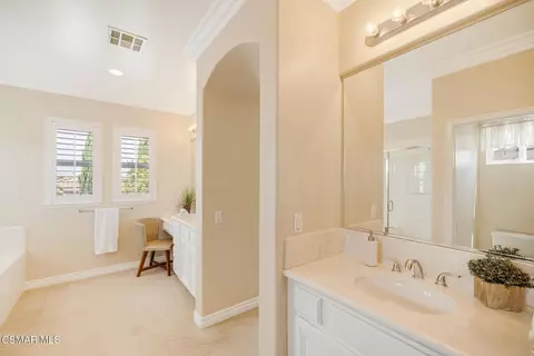 Bath - 14435 Laurel Ln, Moorpark, CA 93021 photo 2 of 6