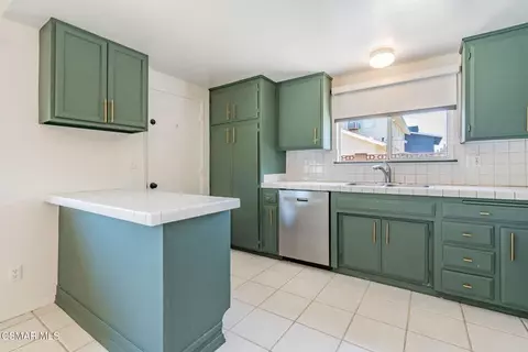 Kitchen - 1421 Lowery St, Simi Valley, CA 93065 photo 2 of 6