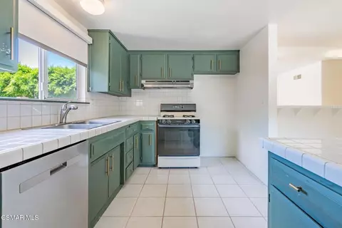 Kitchen - 1421 Lowery St, Simi Valley, CA 93065 photo 5 of 6