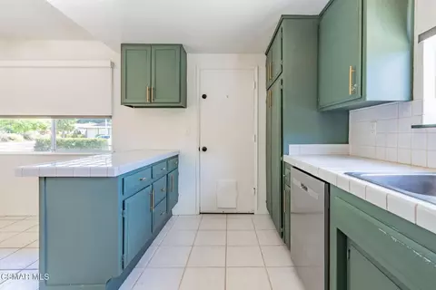 Kitchen - 1421 Lowery St, Simi Valley, CA 93065 photo 4 of 6