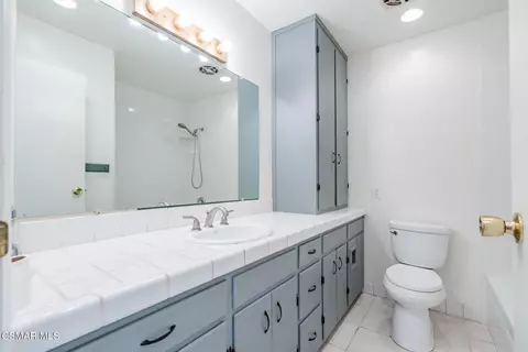 Bath - 1421 Lowery St, Simi Valley, CA 93065 photo 3 of 5