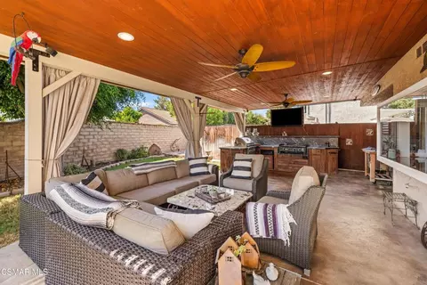 Exterior - 2827 Tiffaney Ln, Simi Valley, CA 93063 photo 4 of 11