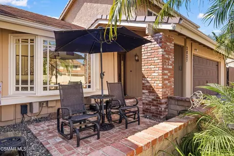 Exterior - 2827 Tiffaney Ln, Simi Valley, CA 93063 photo 3 of 11