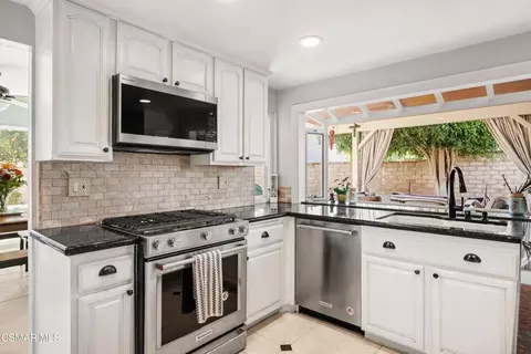 Kitchen - 2827 Tiffaney Ln, Simi Valley, CA 93063 photo 3 of 3