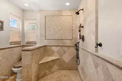 Bath - 2827 Tiffaney Ln, Simi Valley, CA 93063 photo 3 of 4