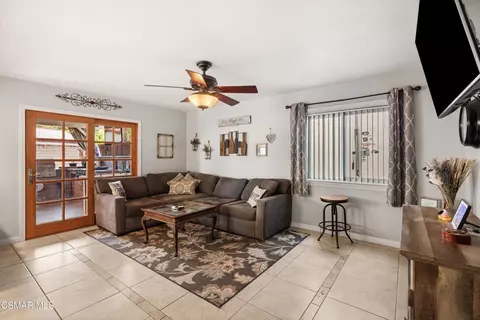 Living - 2827 Tiffaney Ln, Simi Valley, CA 93063 photo 2 of 2