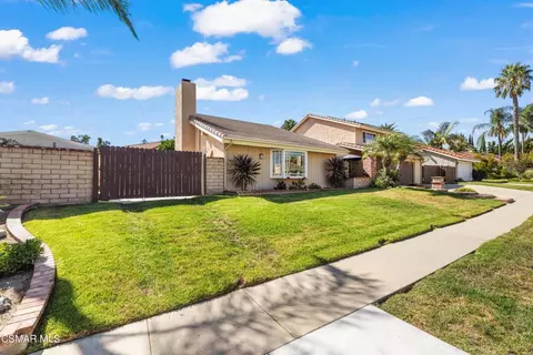 Exterior - 2827 Tiffaney Ln, Simi Valley, CA 93063 photo 2 of 11