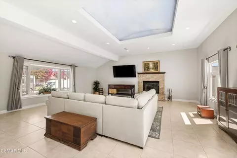 Living - 2827 Tiffaney Ln, Simi Valley, CA 93063 photo 1 of 2