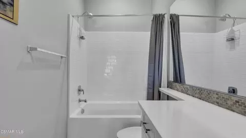 Bath - 51657 Rolling Green Ct, Indio, CA 92201 photo 3 of 4