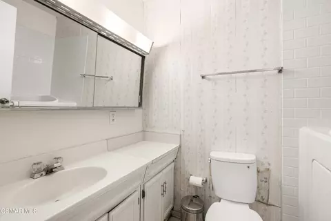 Bath - 895 Appleton Rd, Simi Valley, CA 93065 photo 1 of 2