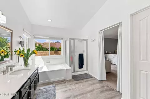 Bath - 39749 Gorham Ln, Palmdale, CA 93551 photo 2 of 4