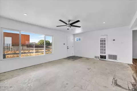 Living - 6877 Pine Ave, Twentynine Palms, CA 92277 photo 2 of 3