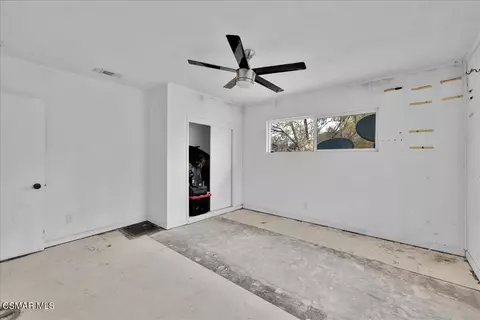 Bedroom - 6877 Pine Ave, Twentynine Palms, CA 92277 photo 5 of 7