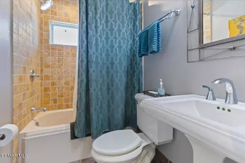 Bath - 569 3rd St, Fillmore, CA 93015 photo 3 of 3