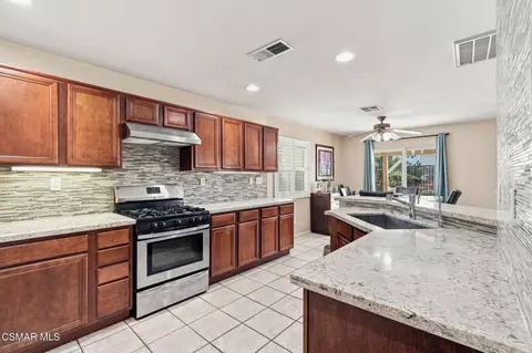 Kitchen - 28318 Milbrook Pl, Castaic, CA 91384 photo 2 of 3