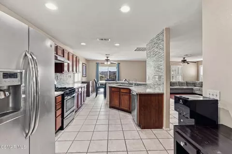 Kitchen - 28318 Milbrook Pl, Castaic, CA 91384 photo 1 of 3