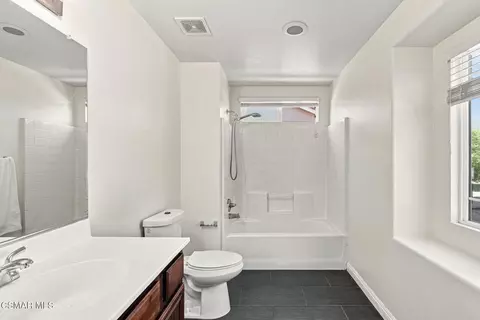 Bath - 28318 Milbrook Pl, Castaic, CA 91384 photo 4 of 4