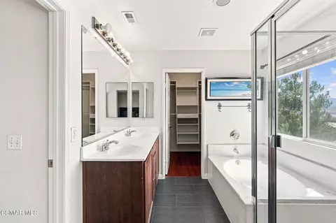 Bath - 28318 Milbrook Pl, Castaic, CA 91384 photo 2 of 4