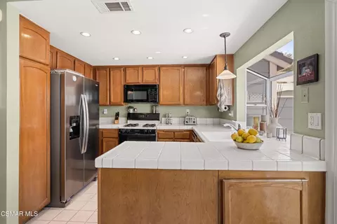 Kitchen - 345 Jeremiah Dr #E, Simi Valley, CA 93065 photo 1 of 3