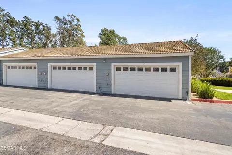 Exterior - 345 Jeremiah Dr #E, Simi Valley, CA 93065 photo 5 of 7