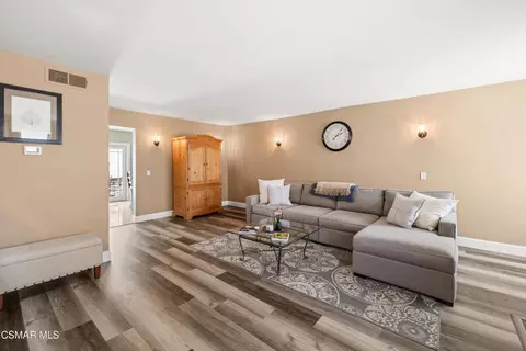 Living - 345 Jeremiah Dr #E, Simi Valley, CA 93065 photo 2 of 3