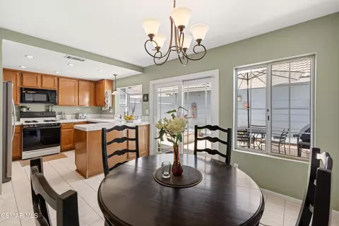 Dining - 345 Jeremiah Dr #E, Simi Valley, CA 93065 photo 2 of 2