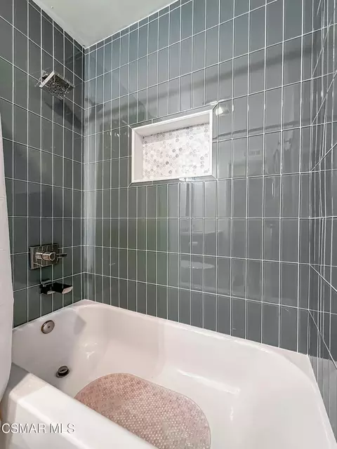 Bath - 2896 Wanda Ave, Simi Valley, CA 93065 photo 2 of 8
