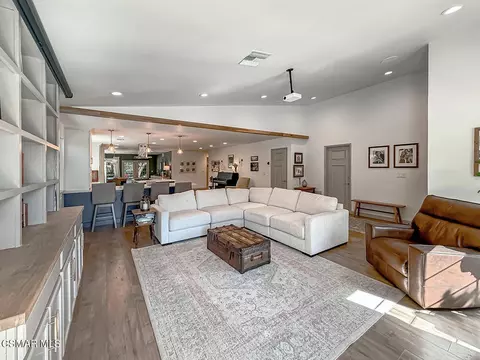 Living - 2896 Wanda Ave, Simi Valley, CA 93065 photo 1 of 2