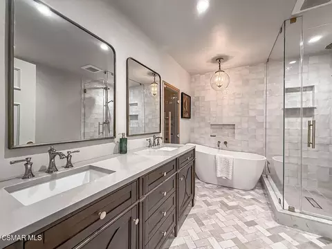 Bath - 2896 Wanda Ave, Simi Valley, CA 93065 photo 3 of 8
