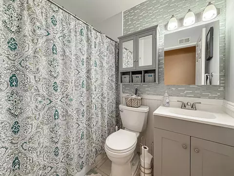 Bath - 3977 Bayside St, Simi Valley, CA 93063 photo 1 of 5
