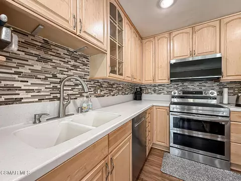 Kitchen - 3977 Bayside St, Simi Valley, CA 93063 photo 6 of 7