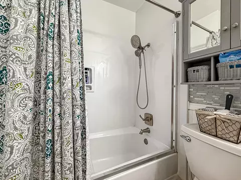 Bath - 3977 Bayside St, Simi Valley, CA 93063 photo 2 of 5